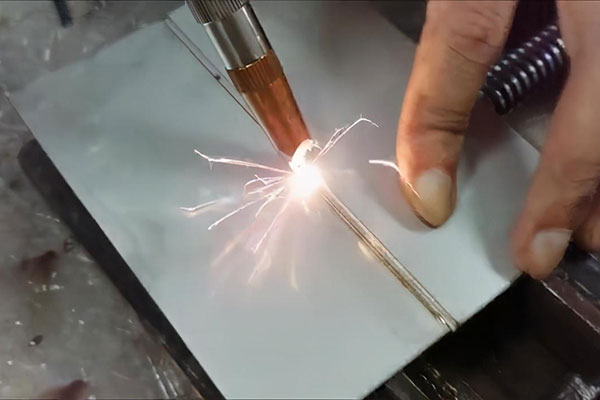 手持式激光焊接機與傳統焊接機比有什麽優勢？